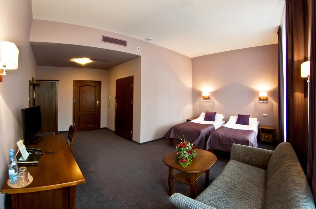 Hotel Mlyn Aqua Spa Biblioteka Елблаг Екстериор снимка